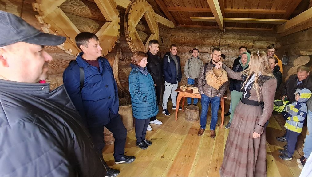 Экскурсиия на ферму в «Никольской слободе» Экскурсиия на ферму в «Никольской слободе»