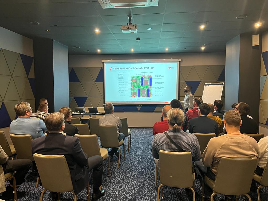 Михаил рассказывал аудитории об особенностях новых линеек серверов и систем хранения данных от компании QTECH Михаил рассказывал аудитории об особенностях новых линеек серверов и систем хранения данных от компании QTECH